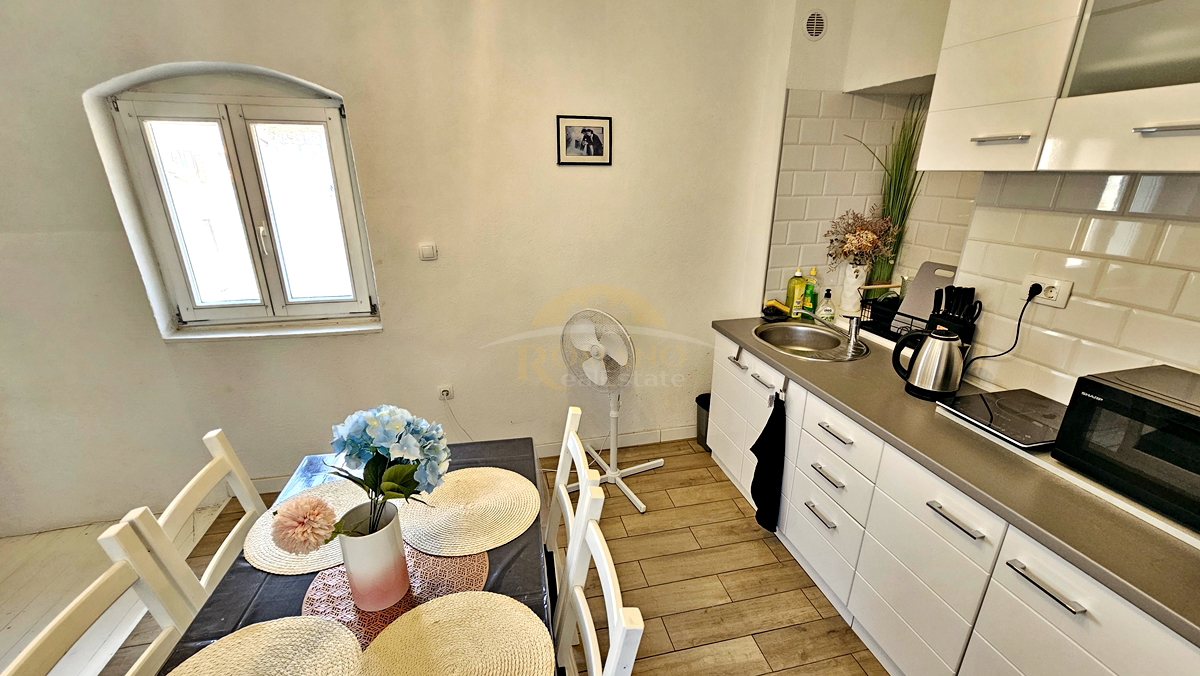 Casa in pietra ristrutturata nel centro storico di Trogir su 5 piani